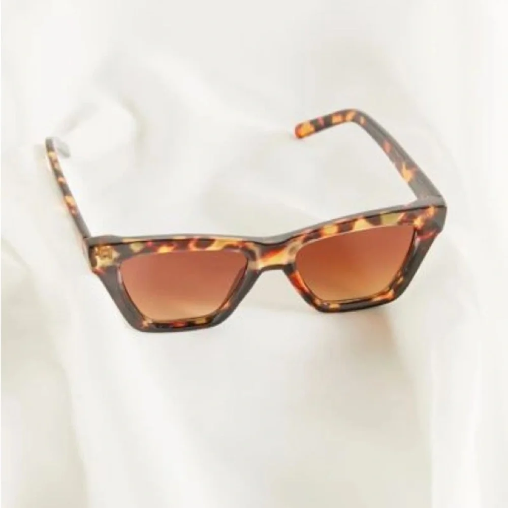 Urban Outfitters & Fashion Nova Sunglasses Trio - Picture 2 of 2